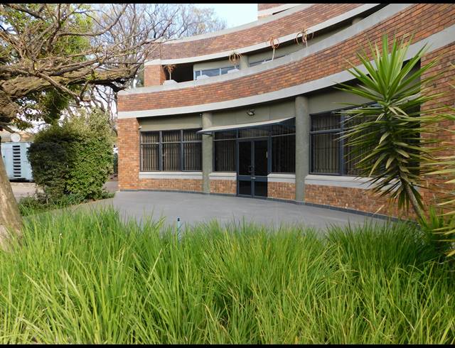 167M² OFFICE TO LET IN PARKTOWN